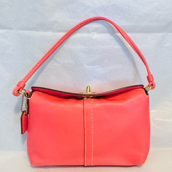 Excellent Condition Barbie Pink Coach Leather Wristlet with Toggle Closure - Picture 2 of 12